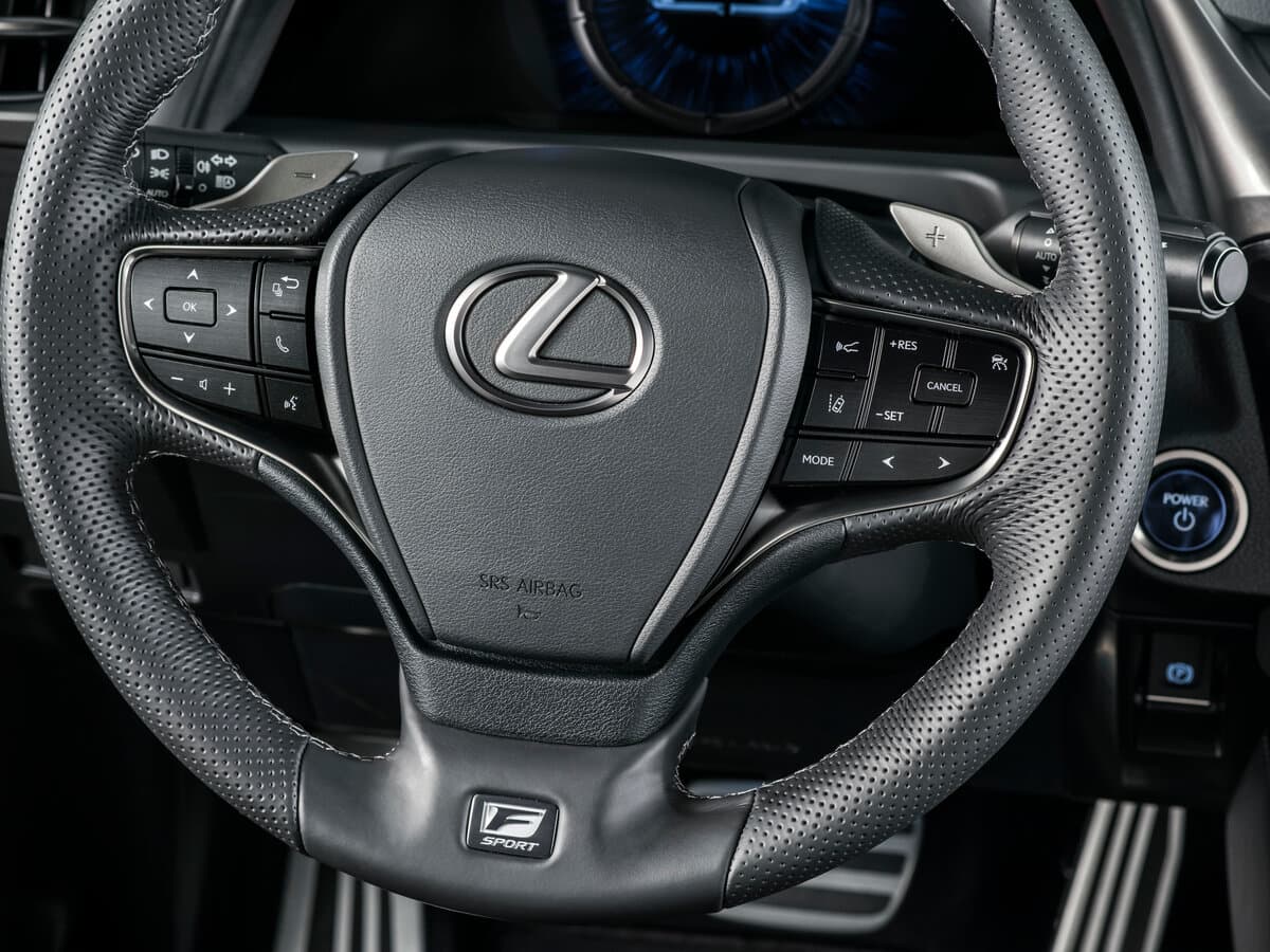 Lexus ES VII — Sükan