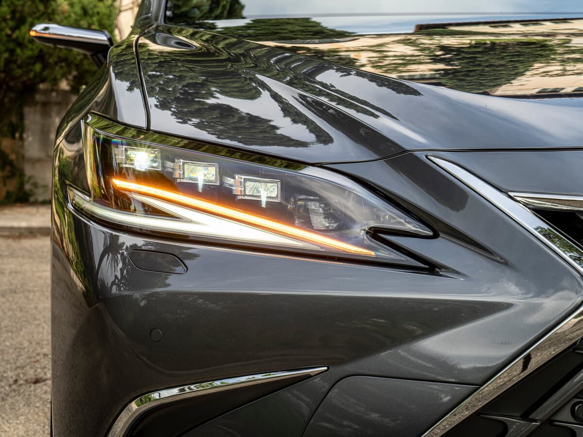 Lexus ES VII Restayling — Fara