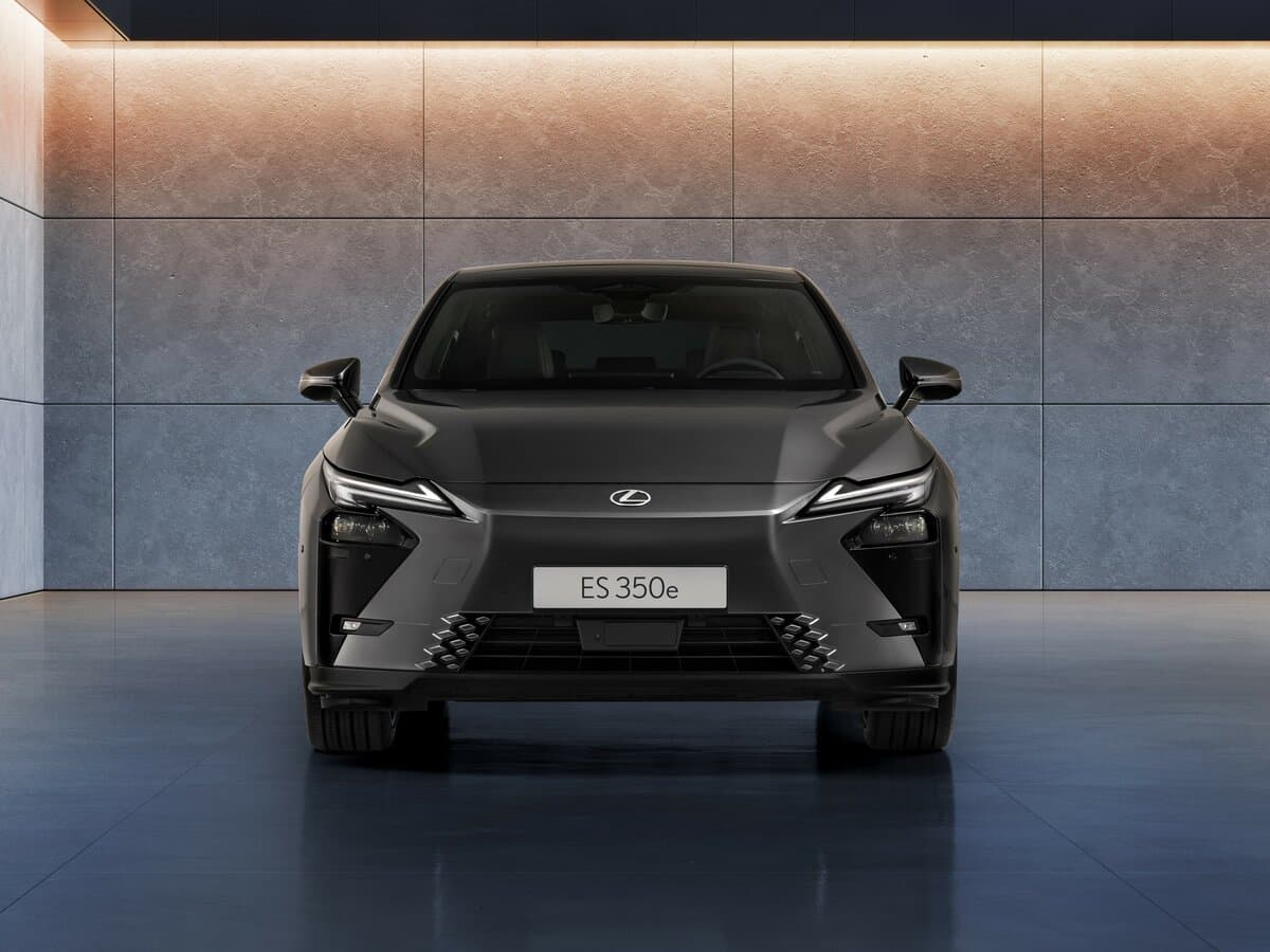 Lexus ES VIII — Öndən