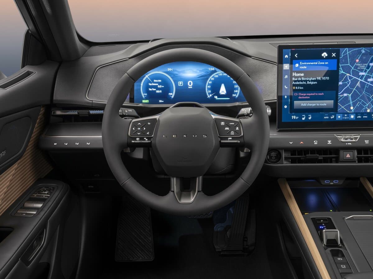 Lexus ES VIII — Sükan