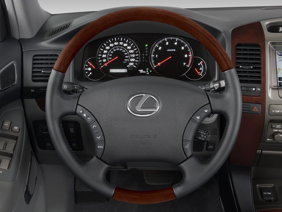 Lexus GX I — Sükan