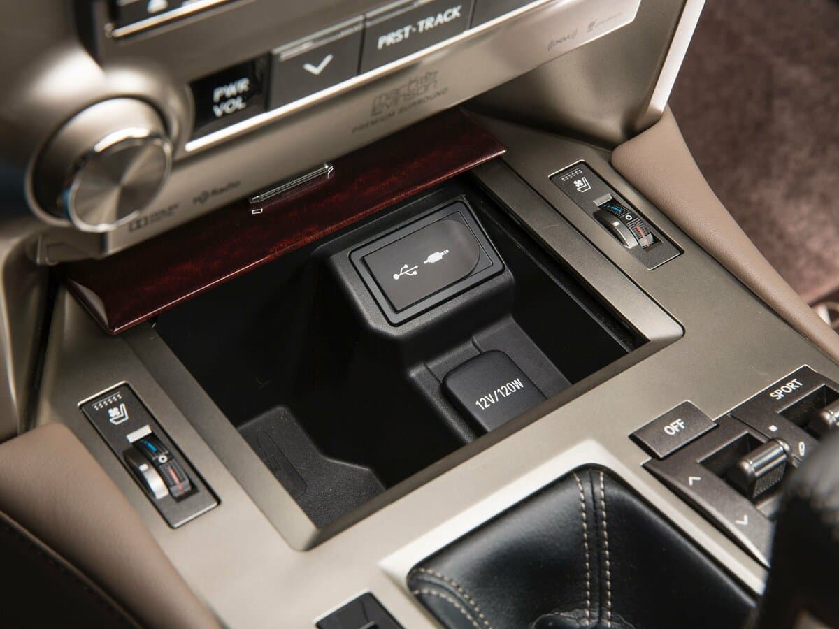 Lexus GX II Restayling — Salon, öndən