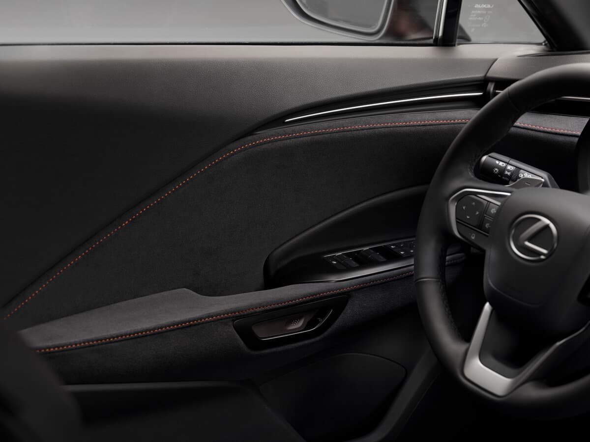 Lexus LBX 2023 – indiyədək — Qapı