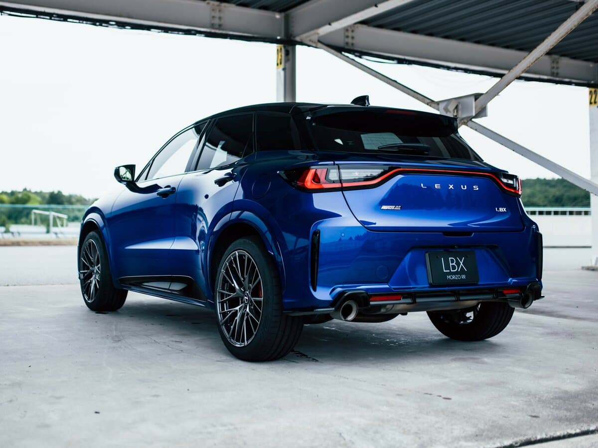 Lexus LBX 2023 – indiyədək — 3/4 arxadan