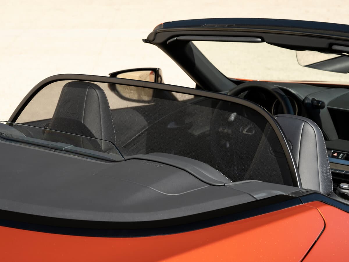 Lexus LC I — Salon, öndən