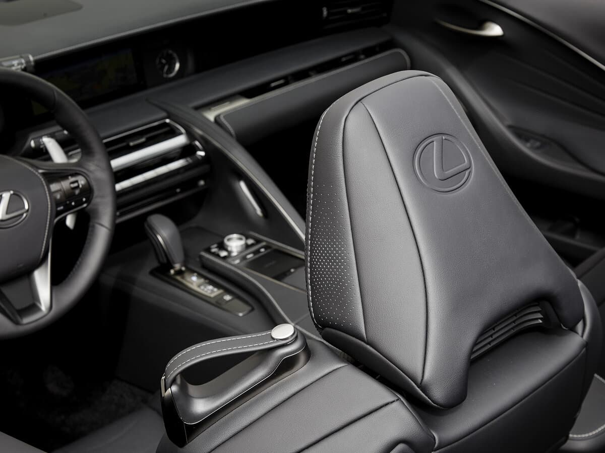 Lexus LC I — Salon, arxadan