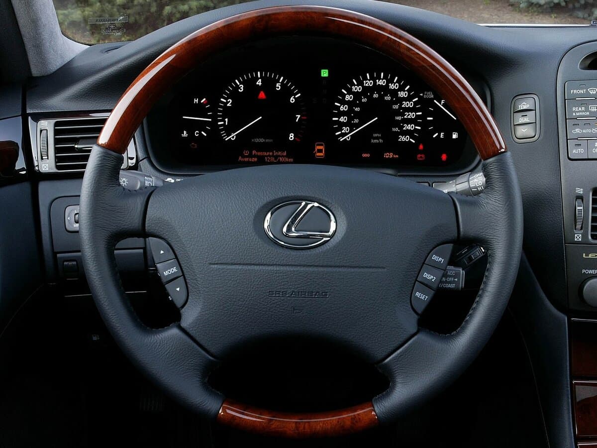 Lexus LS III Restayling — Sükan