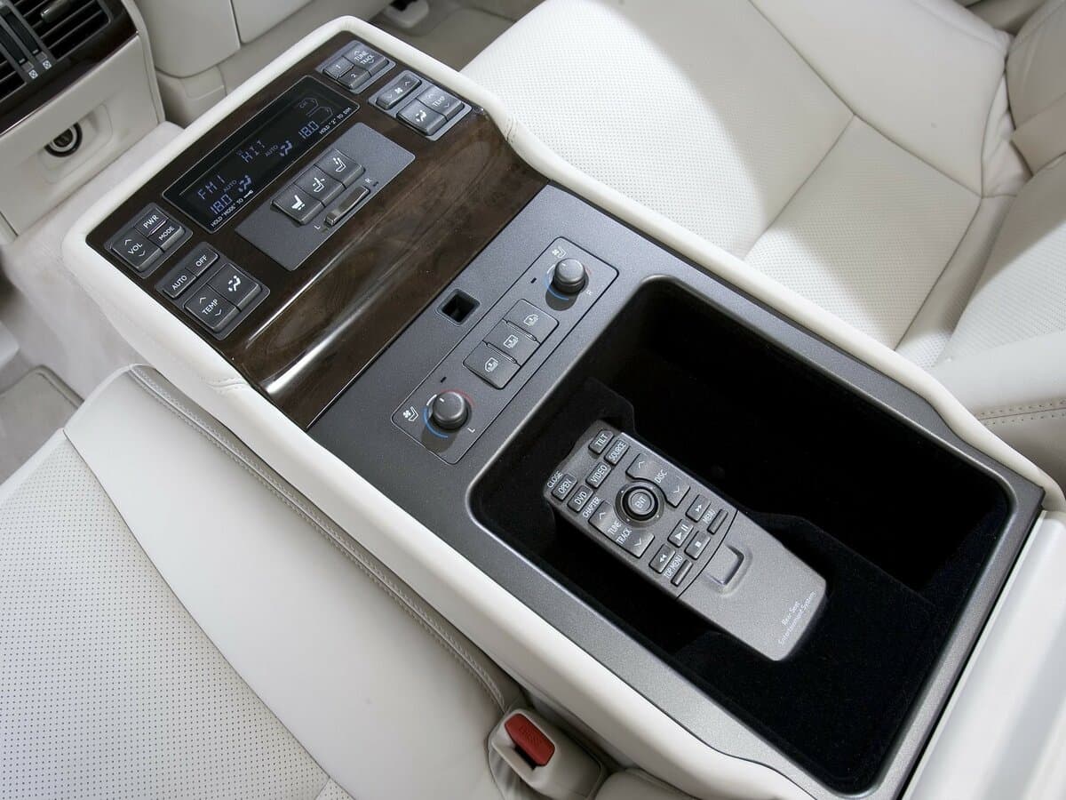 Lexus LS IV Restayling — Salon, öndən
