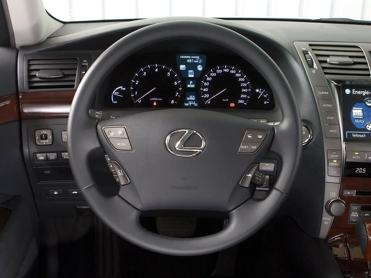 Lexus LS IV Restayling — Sükan