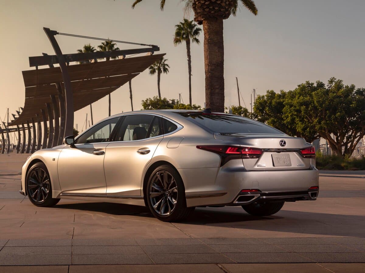 Lexus LS V Restayling — 3/4 arxadan