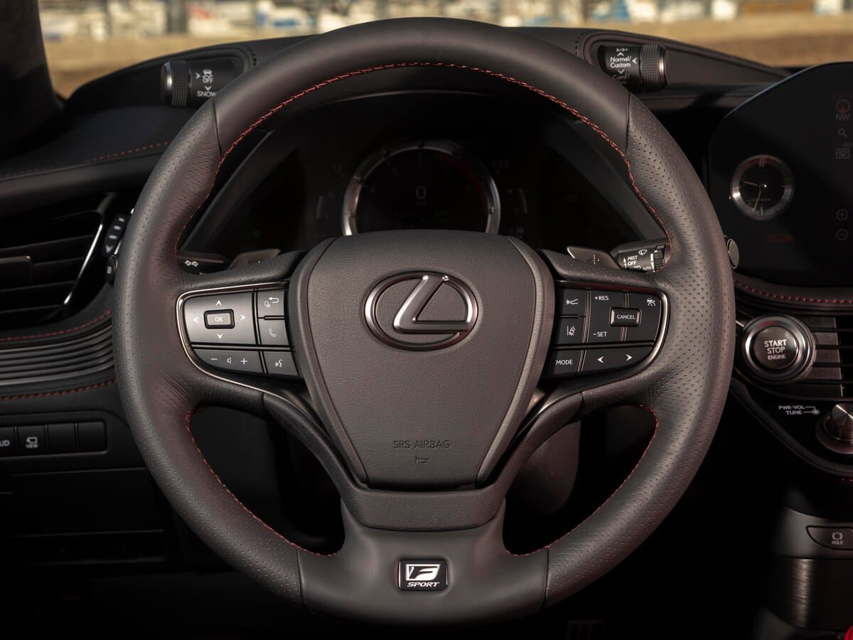 Lexus LS V Restayling — Sükan