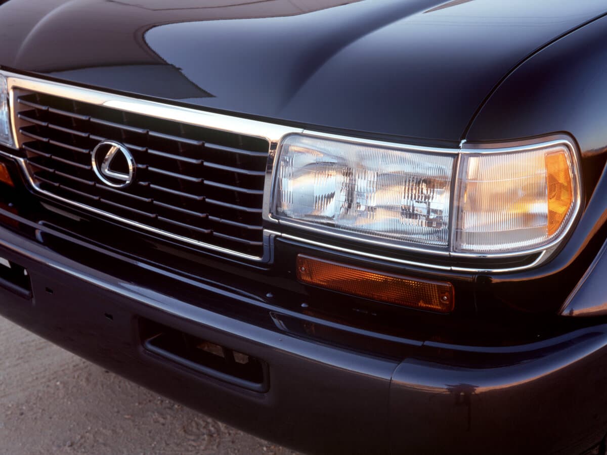 Lexus LX I — Fara