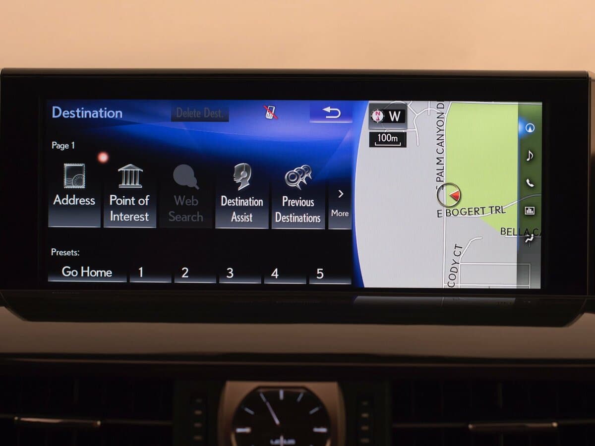 Lexus LX III Restayling 2 — Salon, öndən