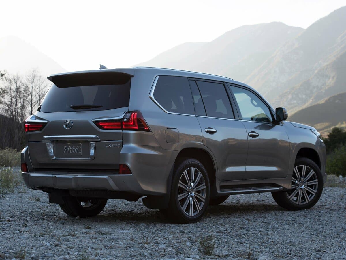 Lexus LX III Restayling 2 — 3/4 arxadan