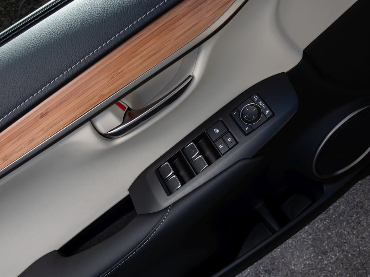 Lexus NX I Restayling — Qapı