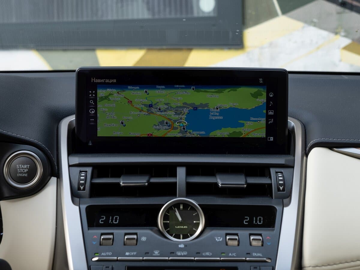Lexus NX I Restayling — Salon, öndən