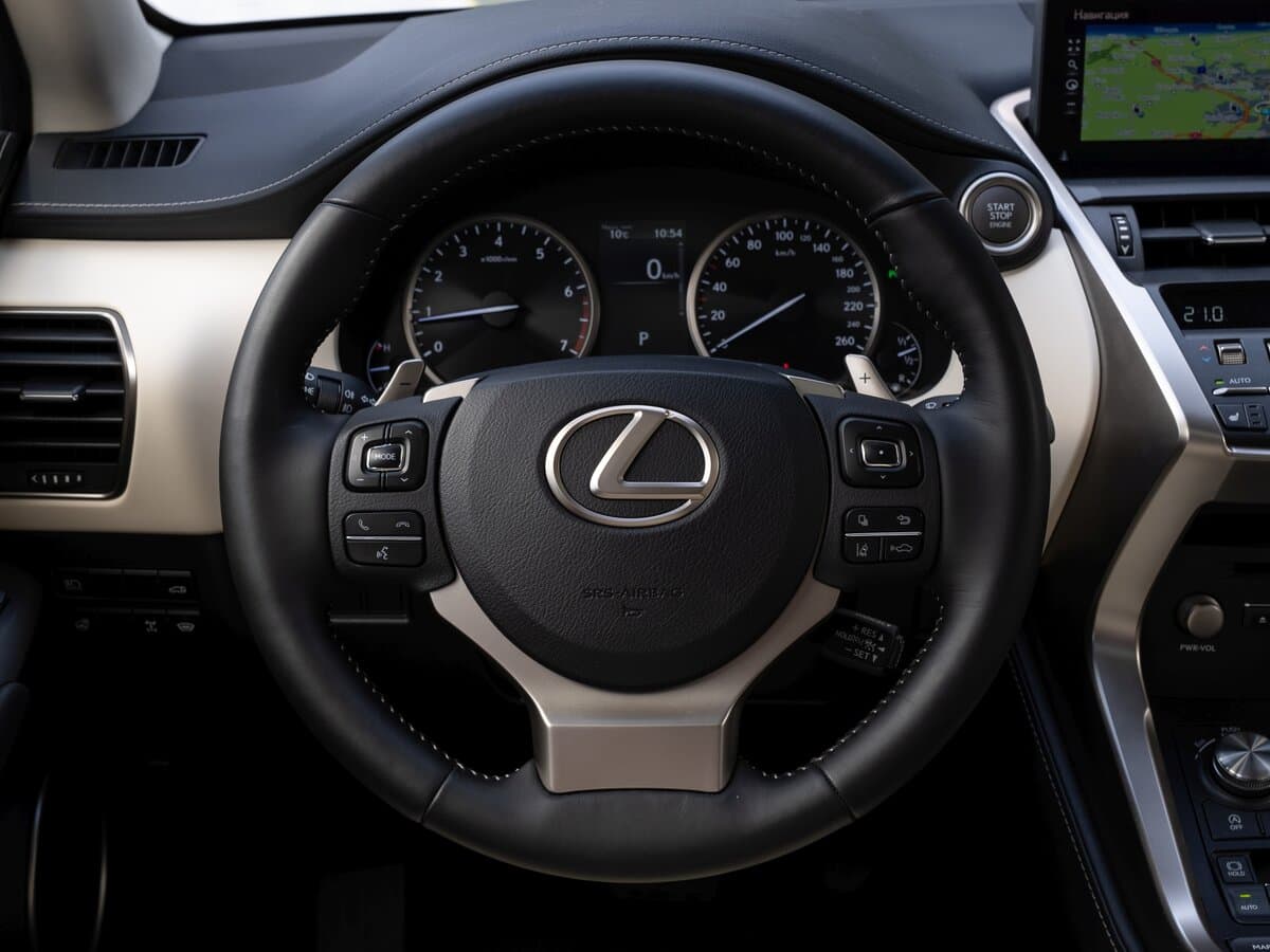 Lexus NX I Restayling — Sükan