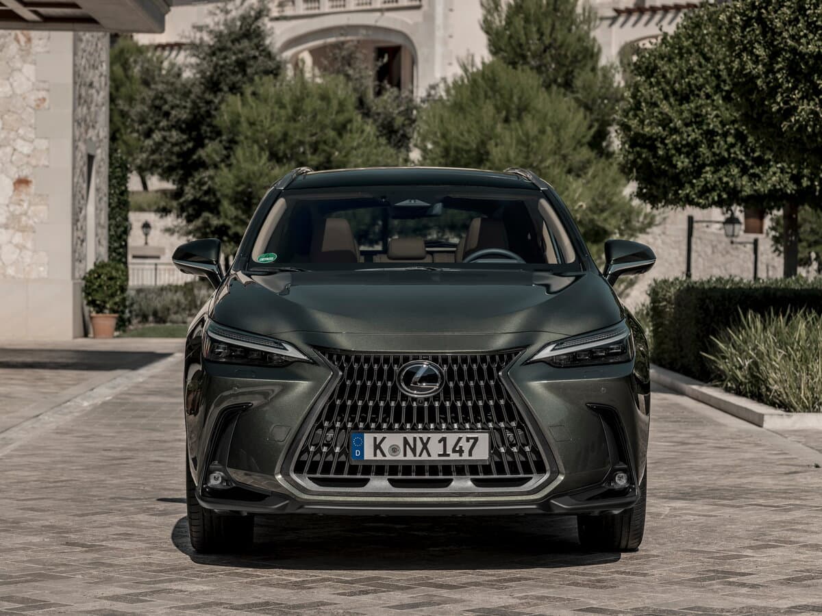 Lexus NX II — Öndən