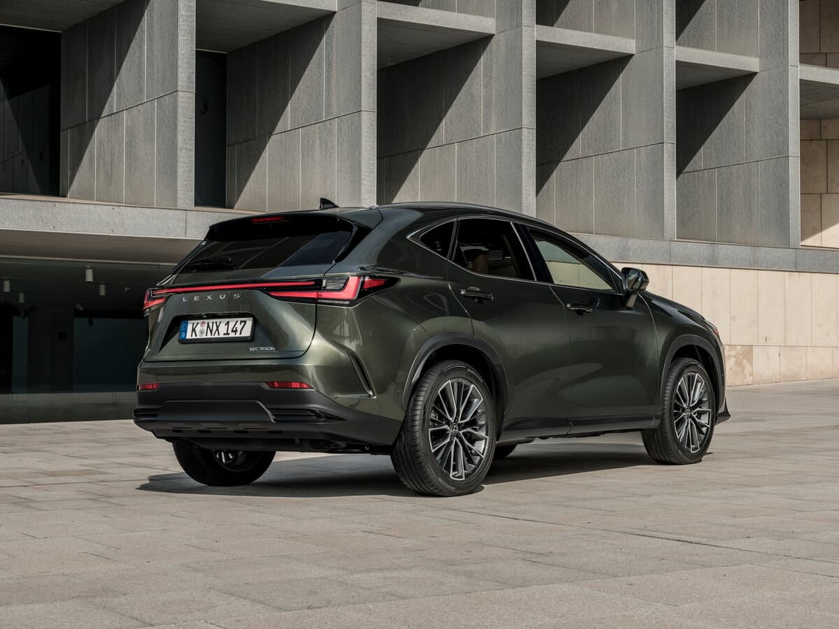 Lexus NX II — 3/4 arxadan
