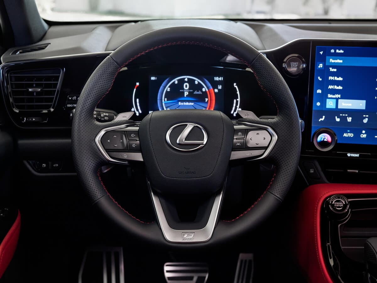 Lexus NX II — Sükan