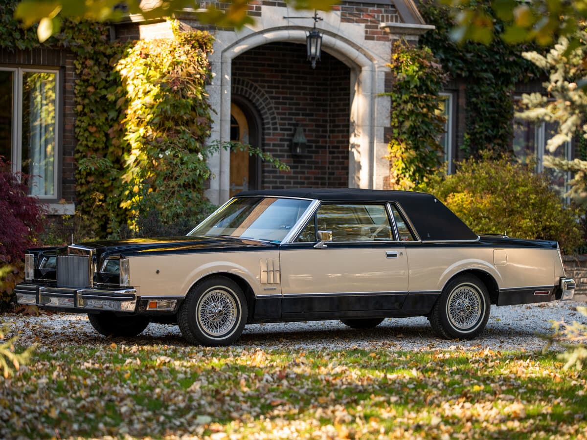 Lincoln Continental Mark VI — Əsas şəkil