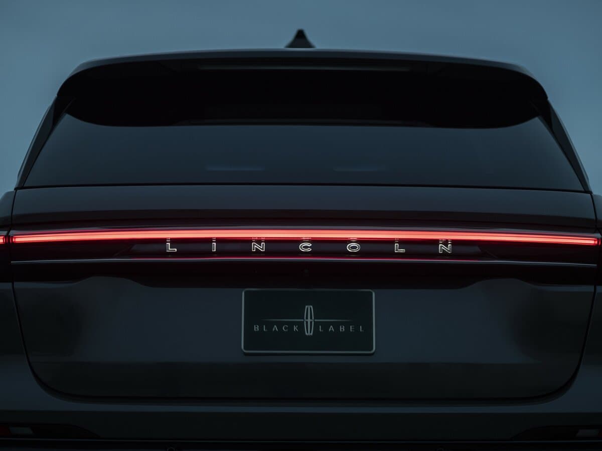 Lincoln Nautilus II — Salon, arxadan