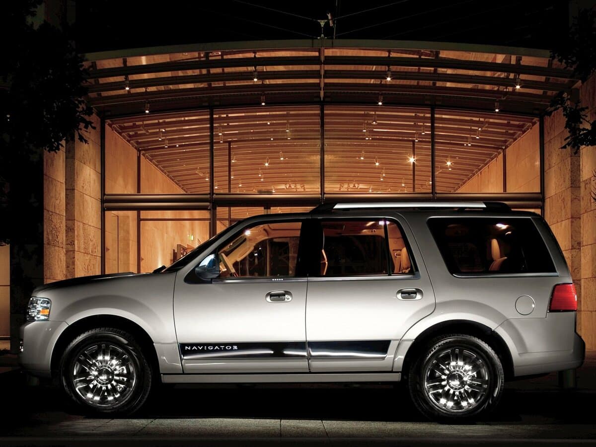 Lincoln Navigator III — Yandan
