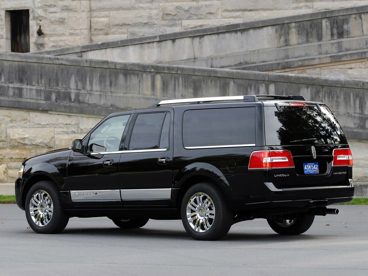 Lincoln Navigator III — 3/4 arxadan