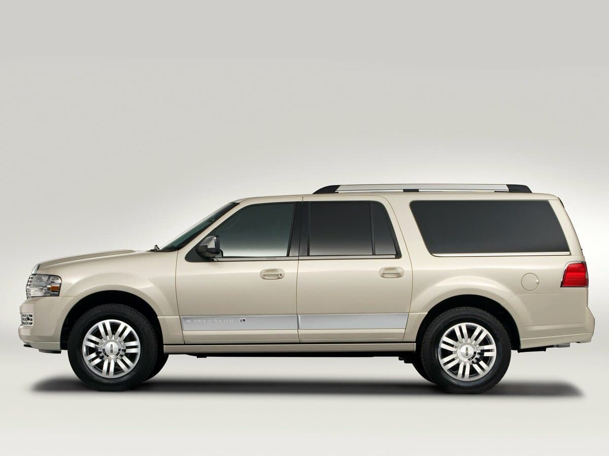 Lincoln Navigator III — Yandan