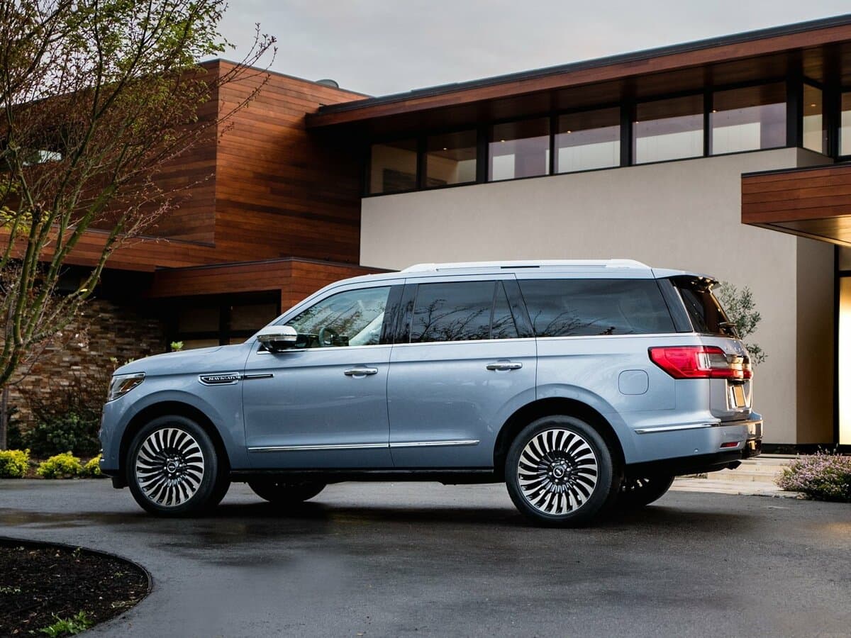 Lincoln Navigator IV — Yandan