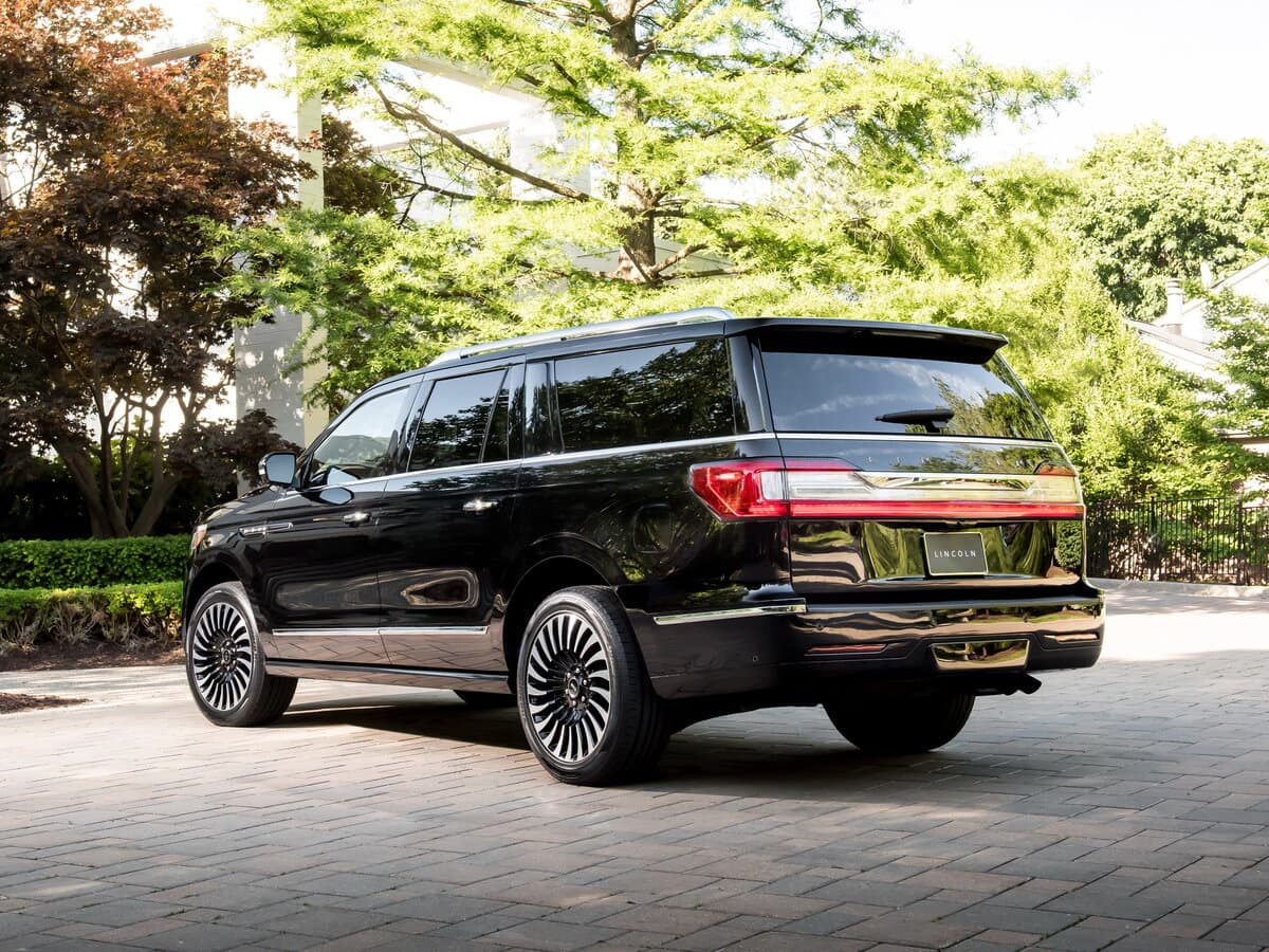 Lincoln Navigator IV — 3/4 arxadan