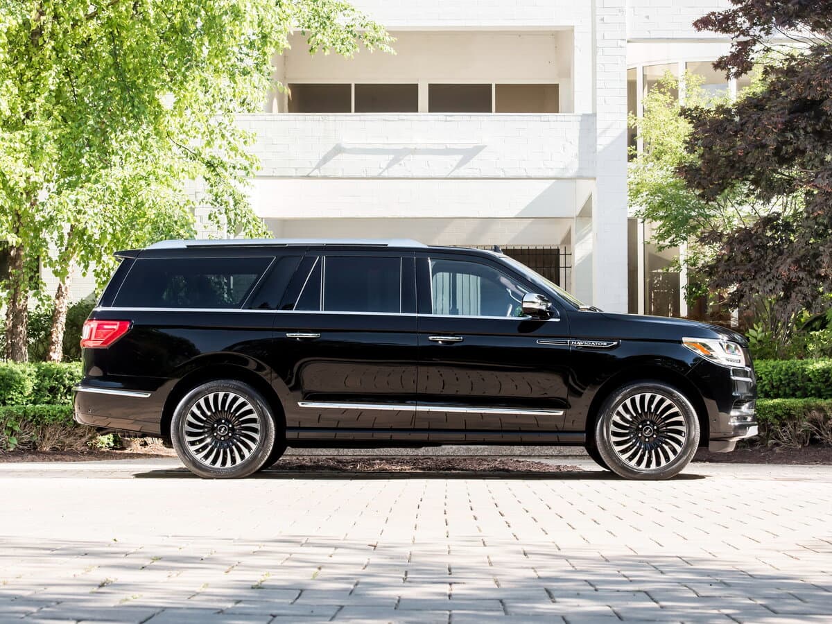 Lincoln Navigator IV — Yandan