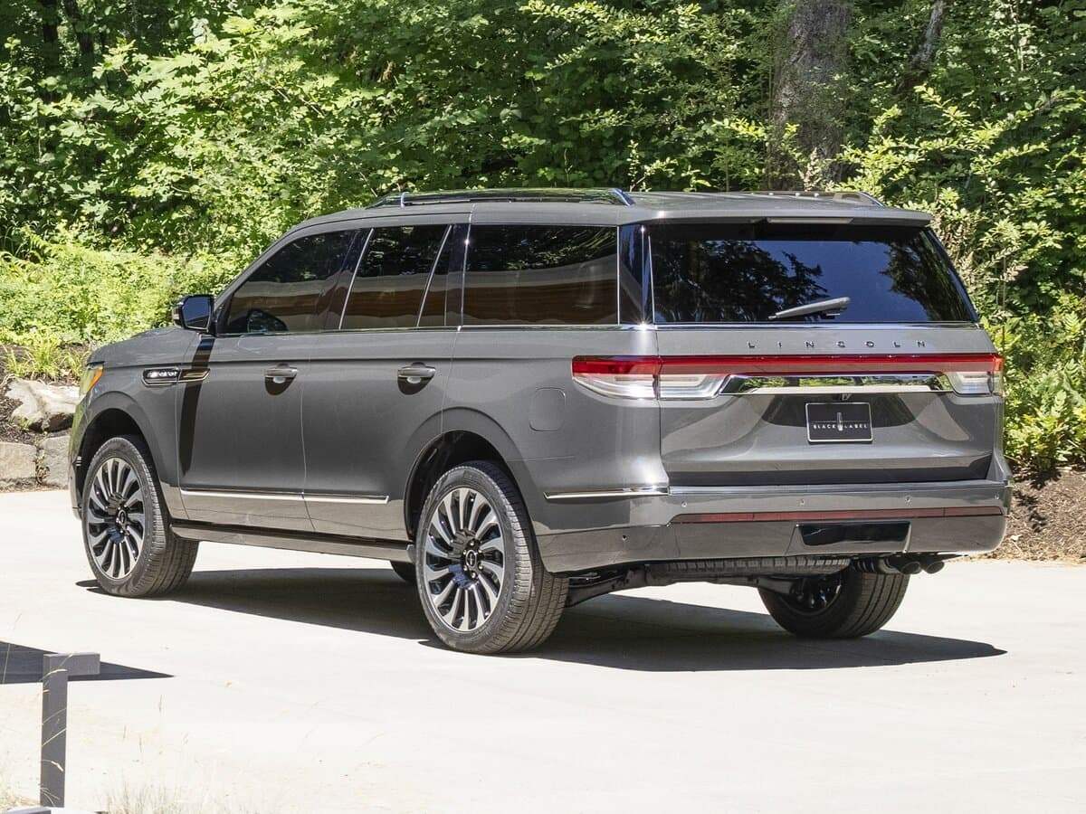 Lincoln Navigator IV Restayling — 3/4 arxadan