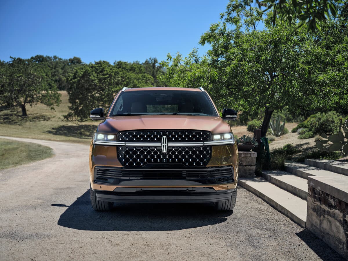 Lincoln Navigator V — Öndən