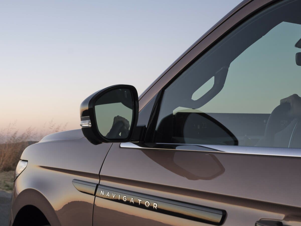 Lincoln Navigator V — Yan güzgü