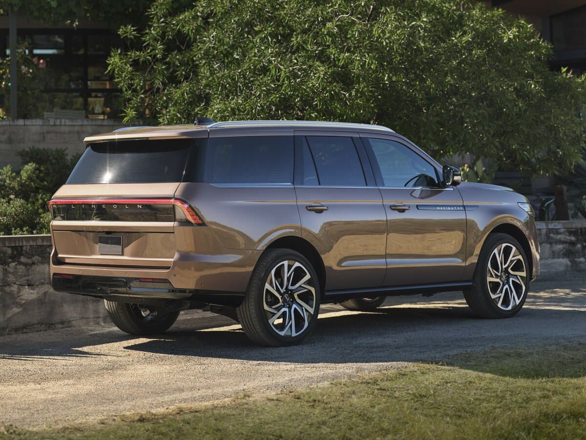 Lincoln Navigator V — 3/4 arxadan