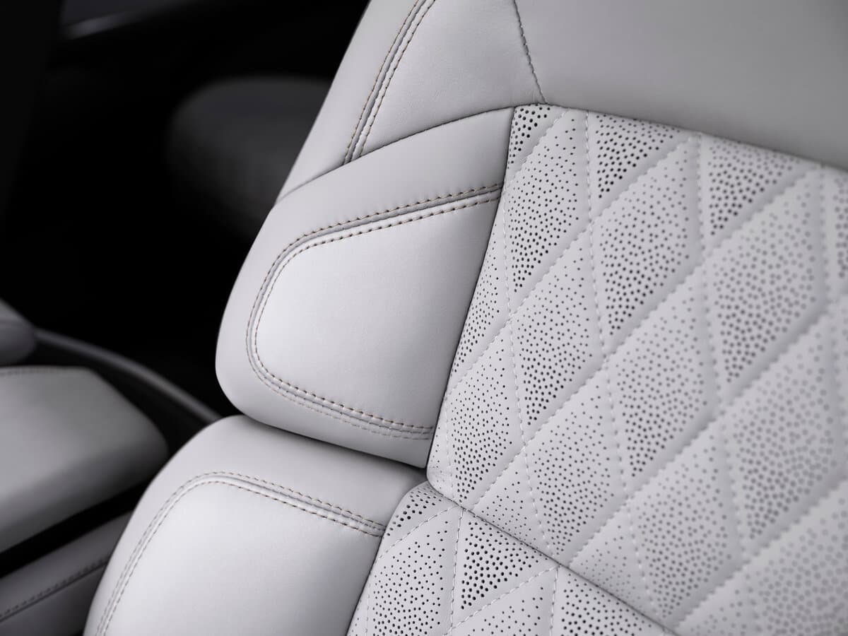 Lincoln Navigator V — Salon, arxadan