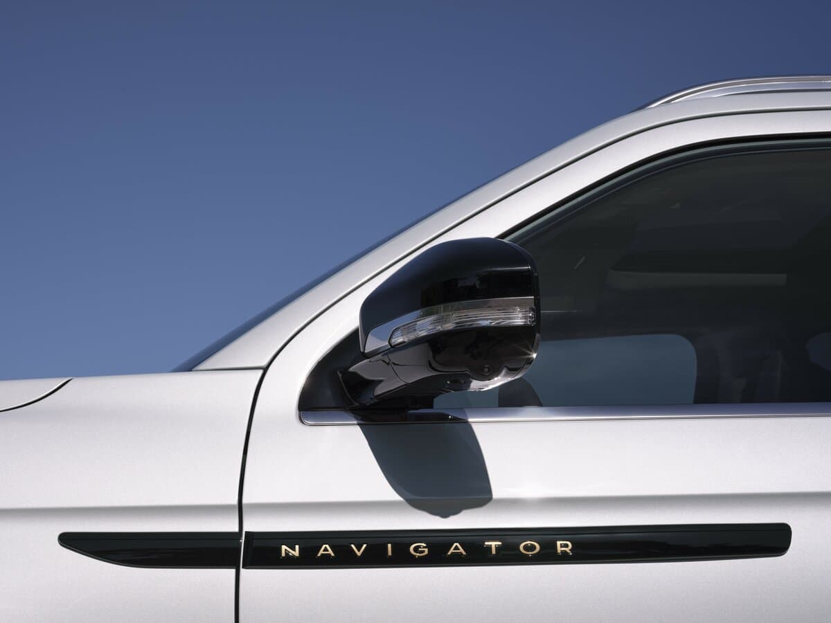 Lincoln Navigator V — Yan güzgü