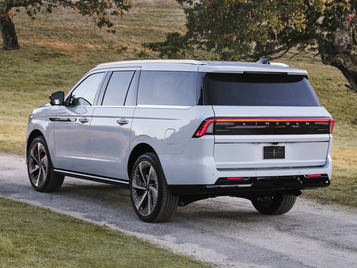 Lincoln Navigator V — 3/4 arxadan