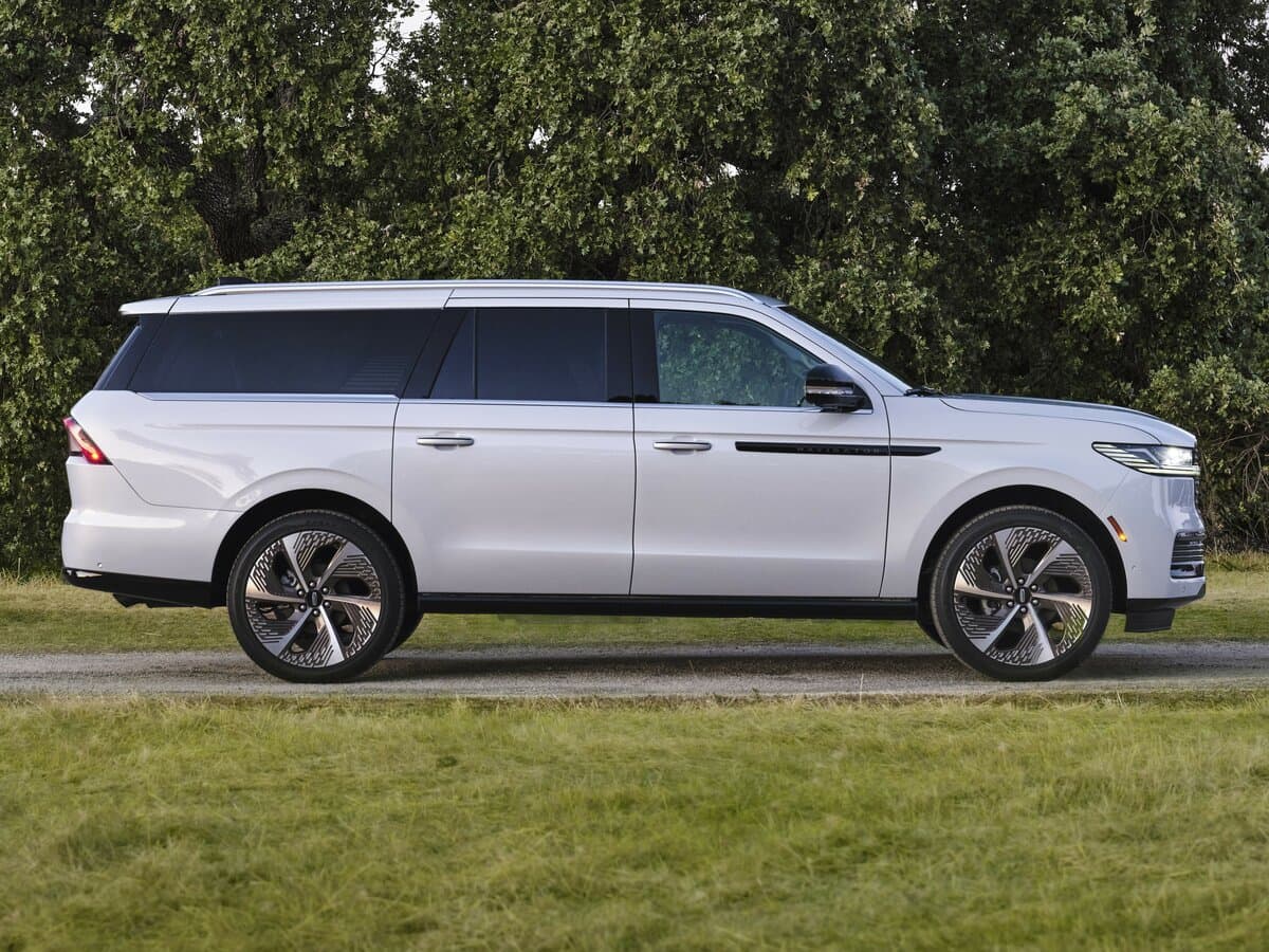 Lincoln Navigator V — Yandan