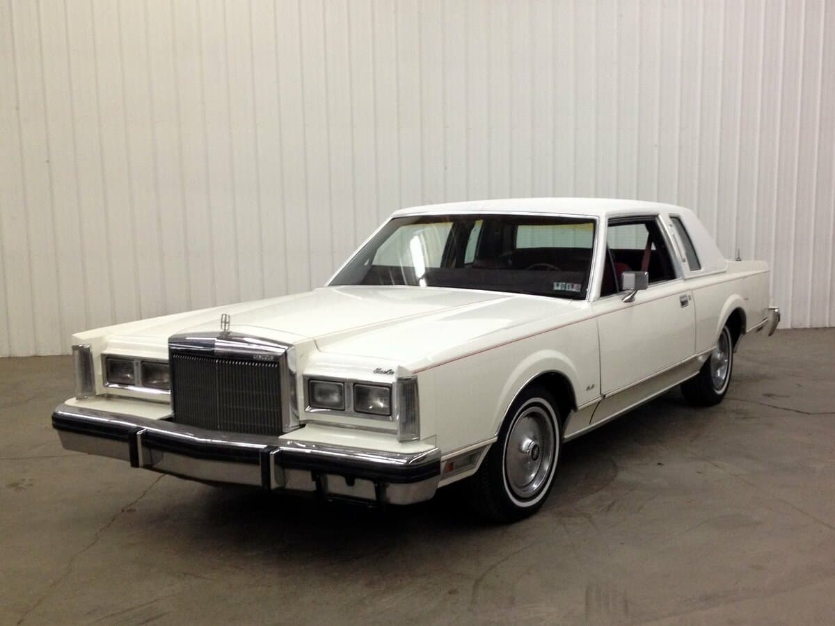 Lincoln Town Car I — Əsas şəkil