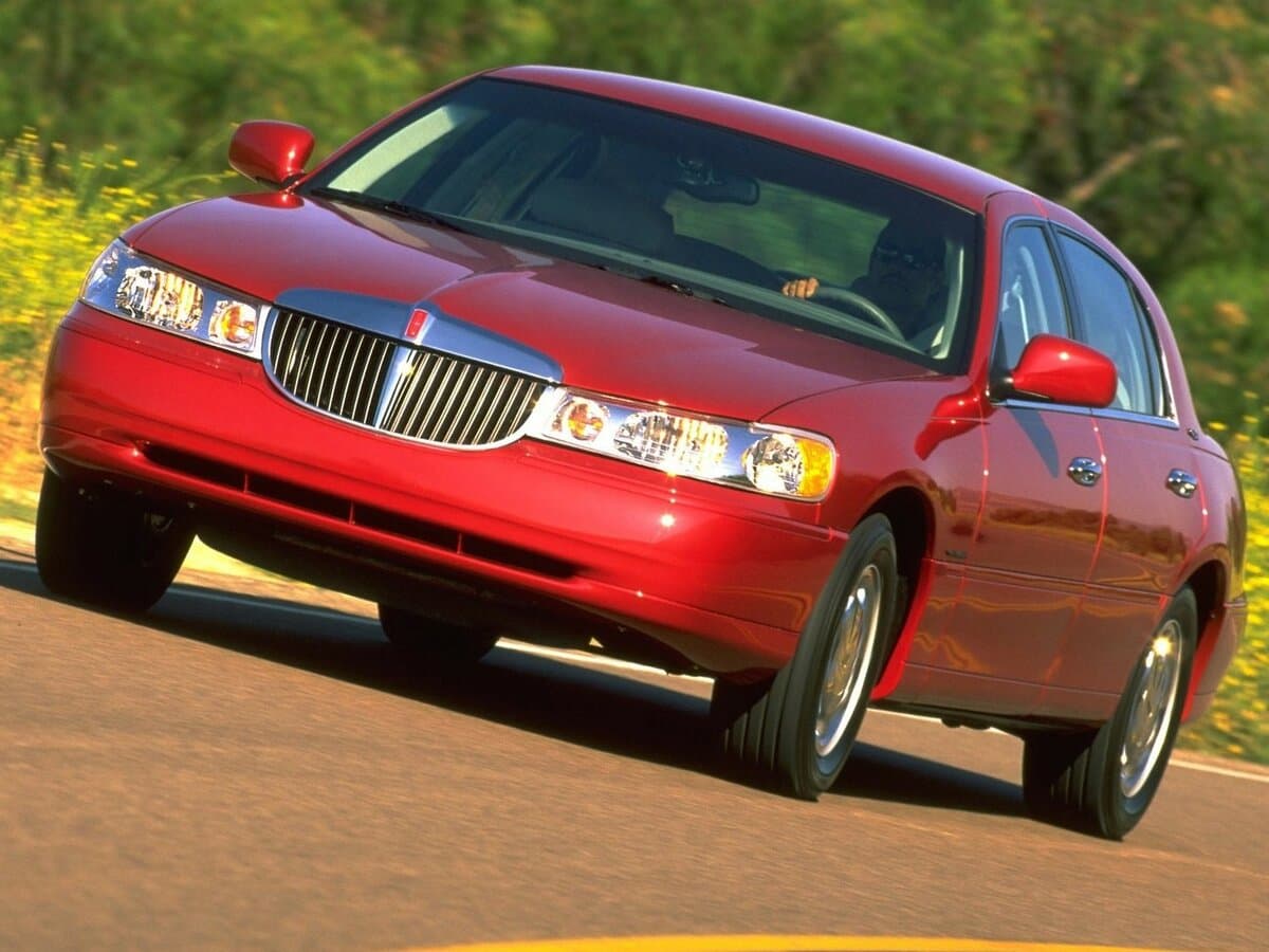 Lincoln Town Car III — Öndən