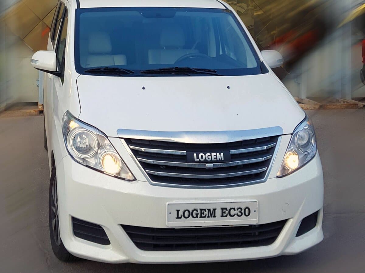 Logem EC30 2018 – 2020 — öndən görünüş