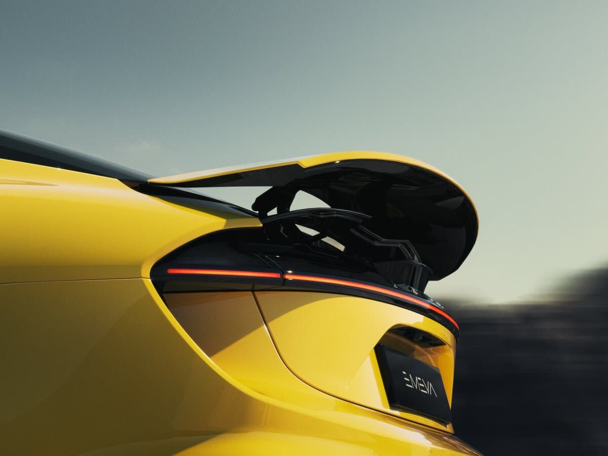 Lotus Emeya 2024 – indiyədək — Salon, öndən