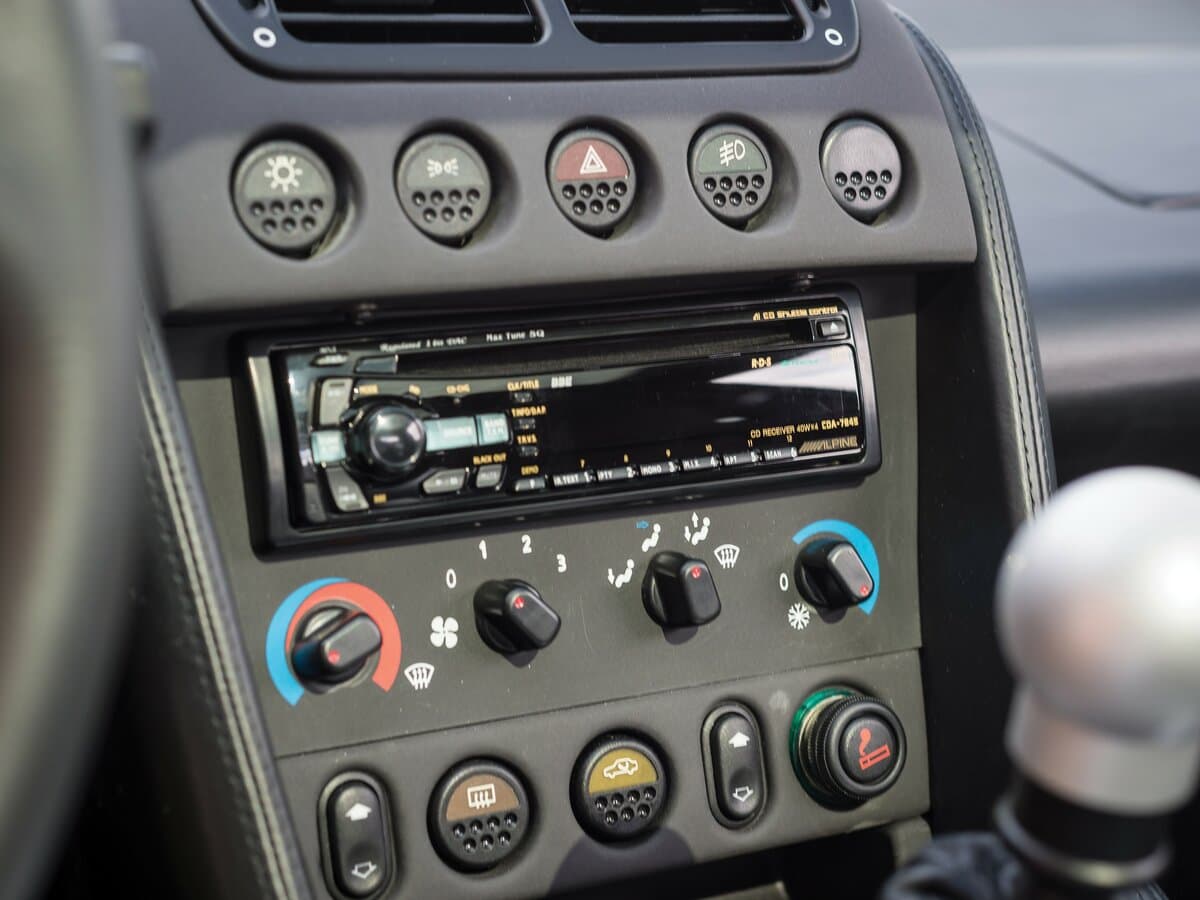Lotus Esprit V — Salon, öndən