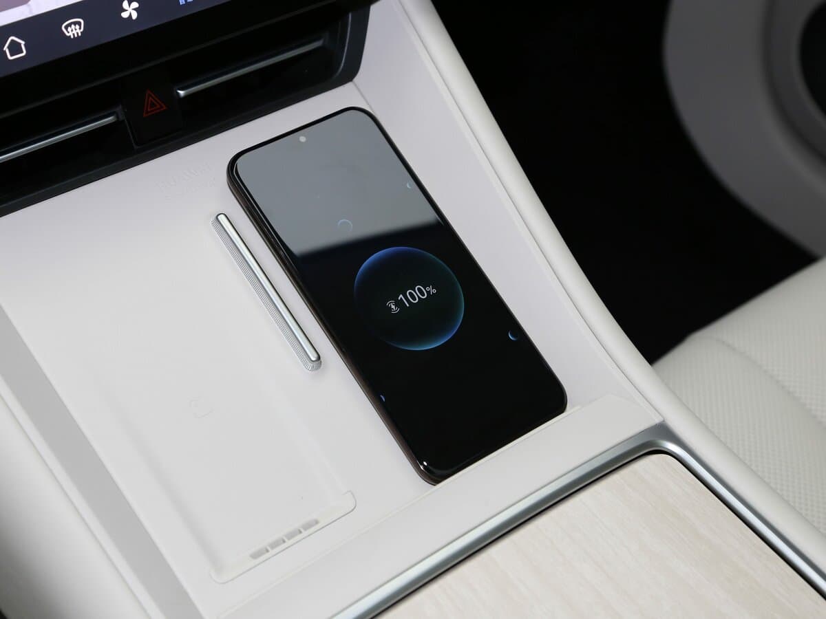 Luxeed R7 I — Salon, öndən