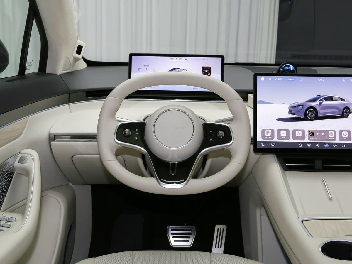 Luxeed R7 I — Sükan