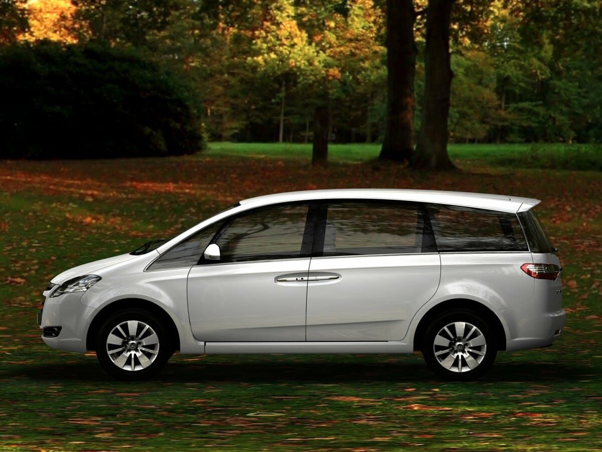 Luxgen Luxgen7 MPV 2009 – 2014 — yandan görünüş