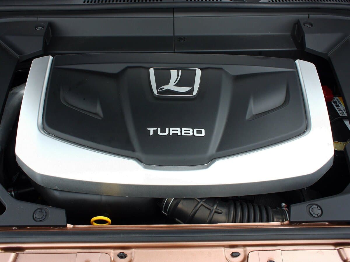 Luxgen Luxgen7 SUV 2013 – 2017 — Salon, arxadan