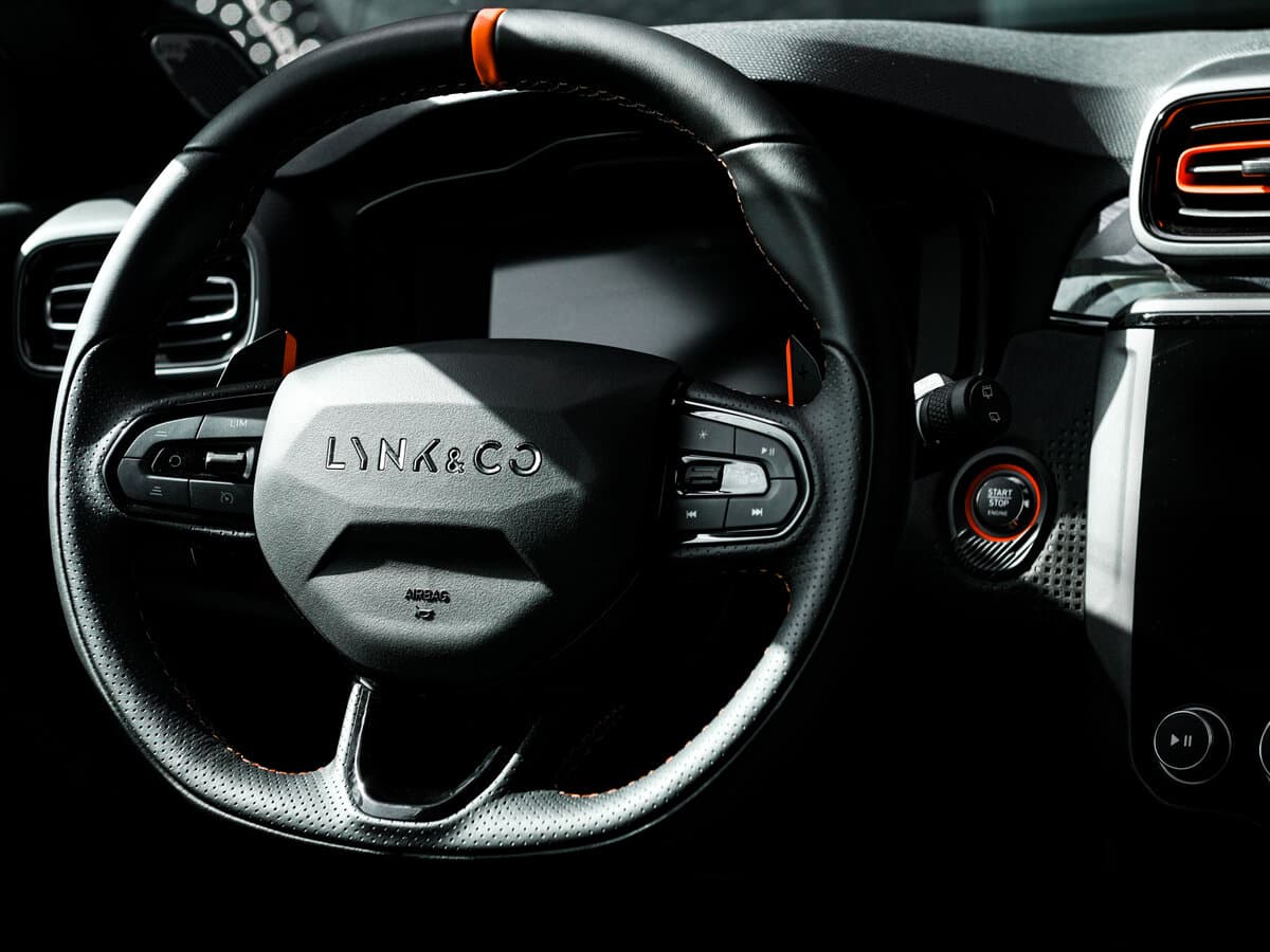 Lynk & Co 02 I — Sükan